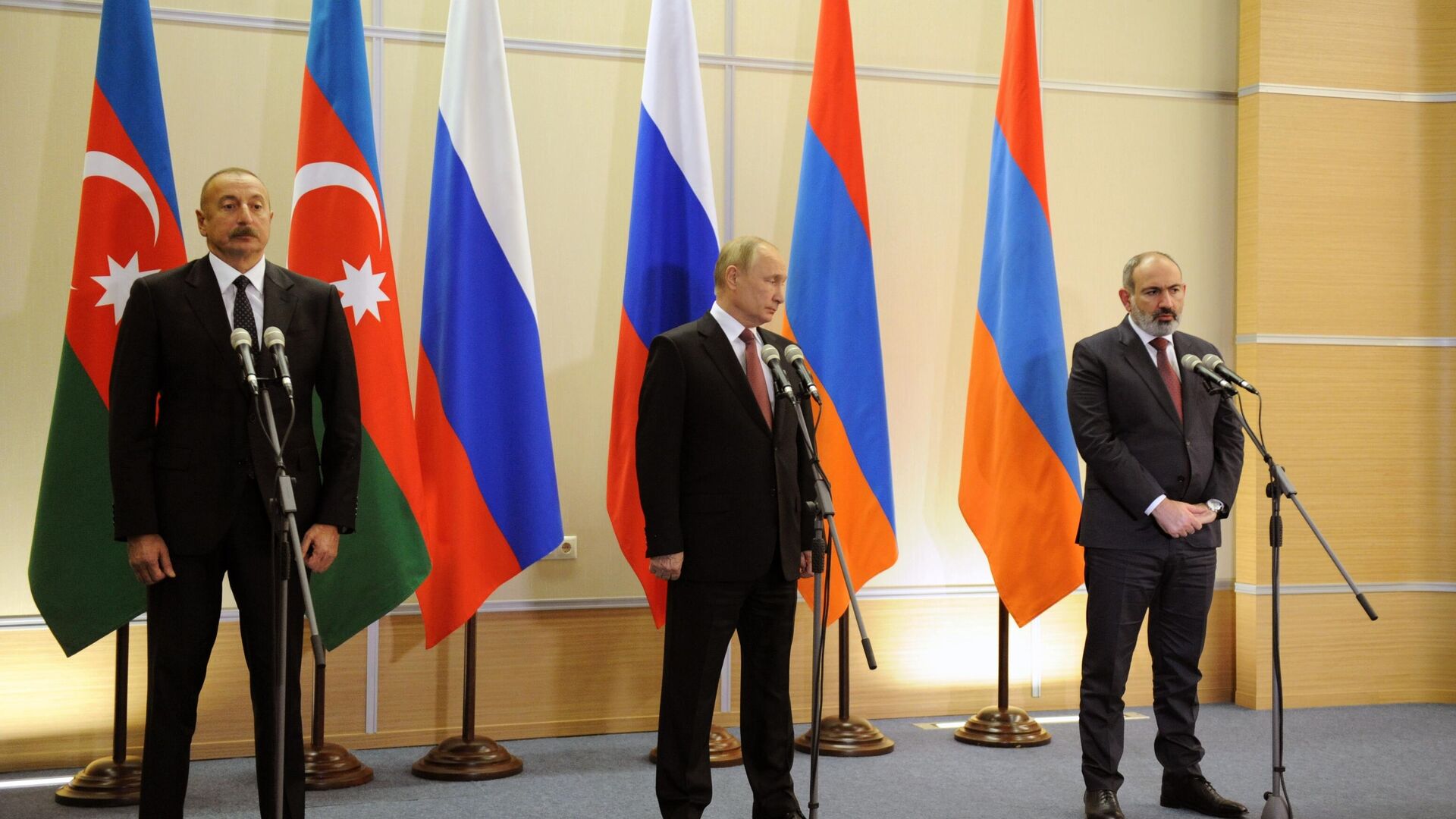 Pregovori u Sočiju, predsednik Azerbejdžana Ilham Alijev, predsednik Rusije Vladimir Putin i premijer Jermenije Nikol Pašinjan - Sputnik Srbija, 1920, 26.11.2021