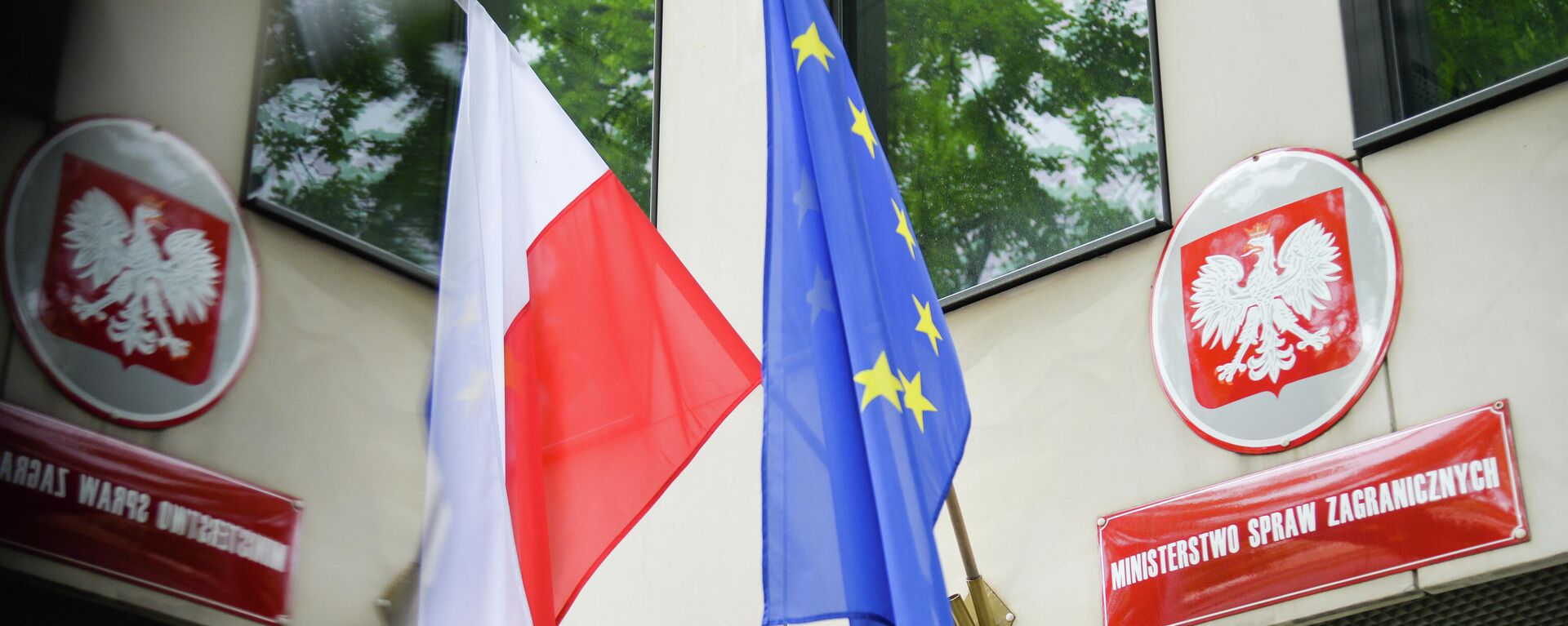 Zastave poljske i Evropske unije na zgradi Ministarstva spoljnih poslova Poljske u Varšavi - Sputnik Srbija, 1920, 15.11.2022