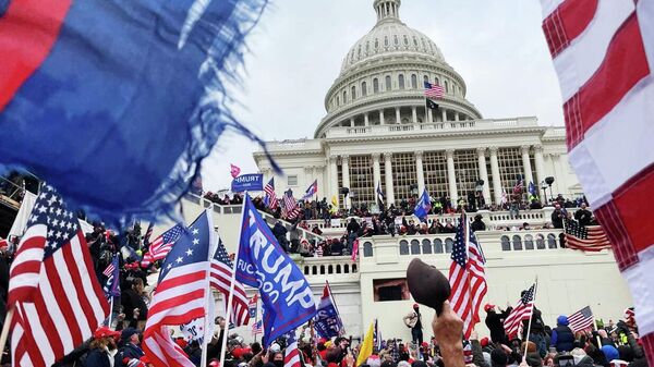 Протести испред здања Капитола у Вашингтону - Sputnik Србија