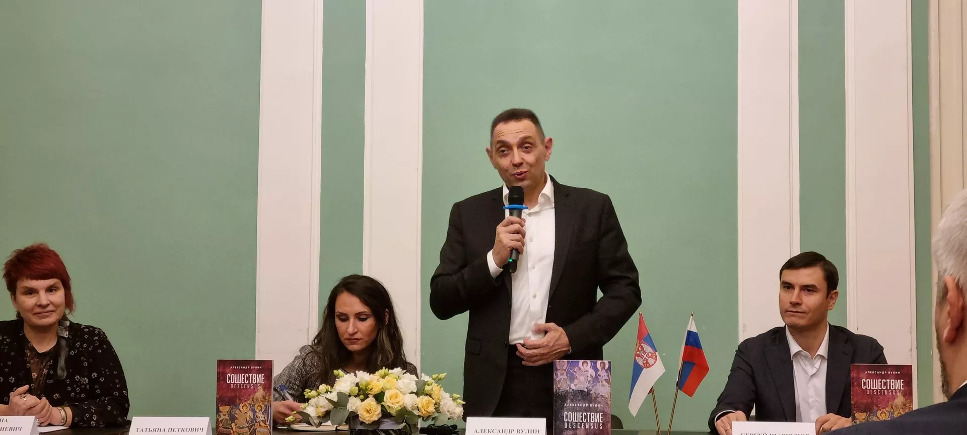 Aleksandar Vulin u Rusiji je izdao tri svoja romana Aleksandar Vulin u Rusiji je izdao tri svoja romana - Sputnik Srbija, 1920, 04.12.2021