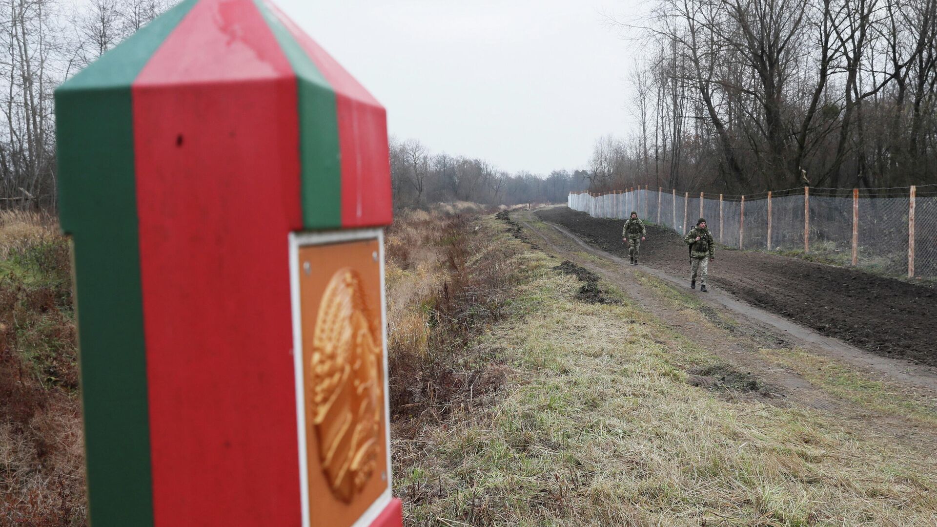 Ukrajinski graničari patroliraju duž granice sa Belorusijom - Sputnik Srbija, 1920, 05.12.2021