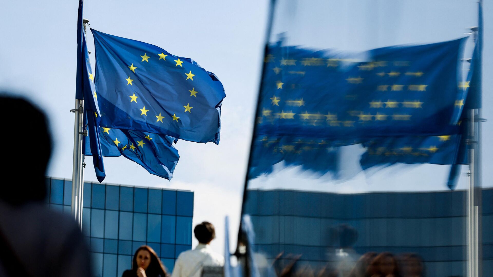 Заставе Европске уније испред зграде седишта ЕУ у Бриселу - Sputnik Србија, 1920, 05.12.2021