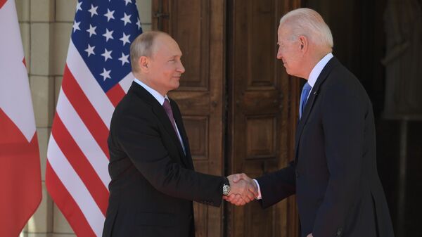 Председници Русије и САД, Владимир Путин и Џозеф Бајден - Sputnik Србија
