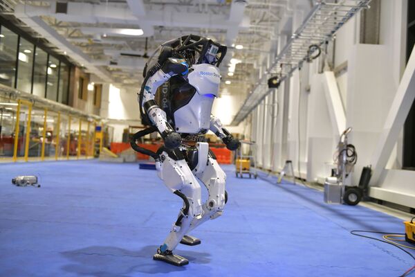 Робот „Бостон дајинамикс атласа“ током тестирања у Волтаму, Масачусетс. - Sputnik Србија