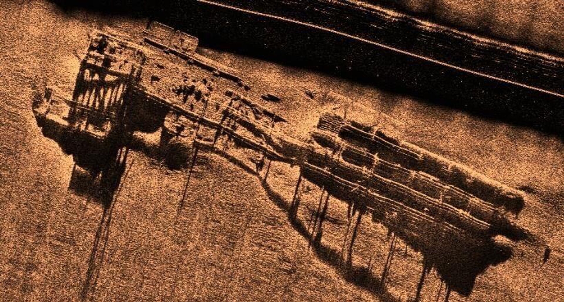 Због лоше видљивости под водом, рониоци су буквално морали да напипавају бродове, што је јако опасно, јер око себе имају неексплодирана убојна средства - Sputnik Србија, 1920, 11.12.2021