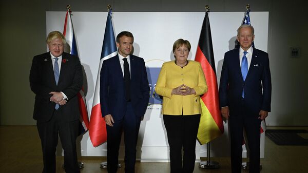 Britanski premijer Boris Džonson, predsednik Francuske Emanuel Makron, v.d. nemačkog kancelara Angela Merkel i predsednik SAD Džozef Bajden na samitu G20 u Rimu - Sputnik Srbija