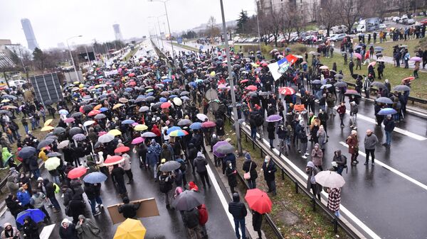 Протест на ауто-путу код Газеле - Sputnik Србија