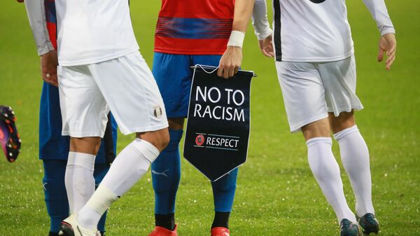 Фудбалери уједињени против расизма - Sputnik Србија
