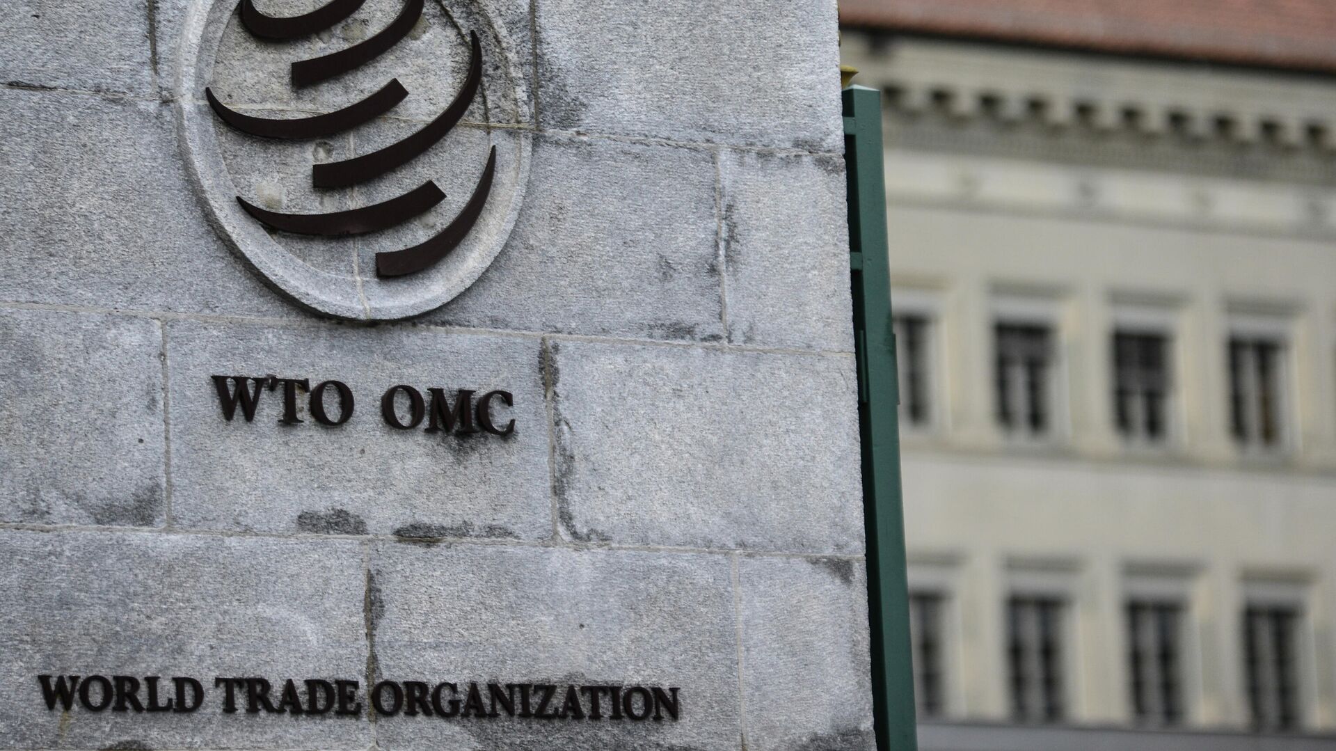 Amblem Svetske trgovinske organizacije (STO) u blizini sedišta organizacije u Ženevi - Sputnik Srbija, 1920, 22.12.2021