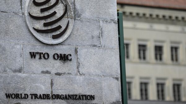 Amblem Svetske trgovinske organizacije (STO) u blizini sedišta organizacije u Ženevi - Sputnik Srbija