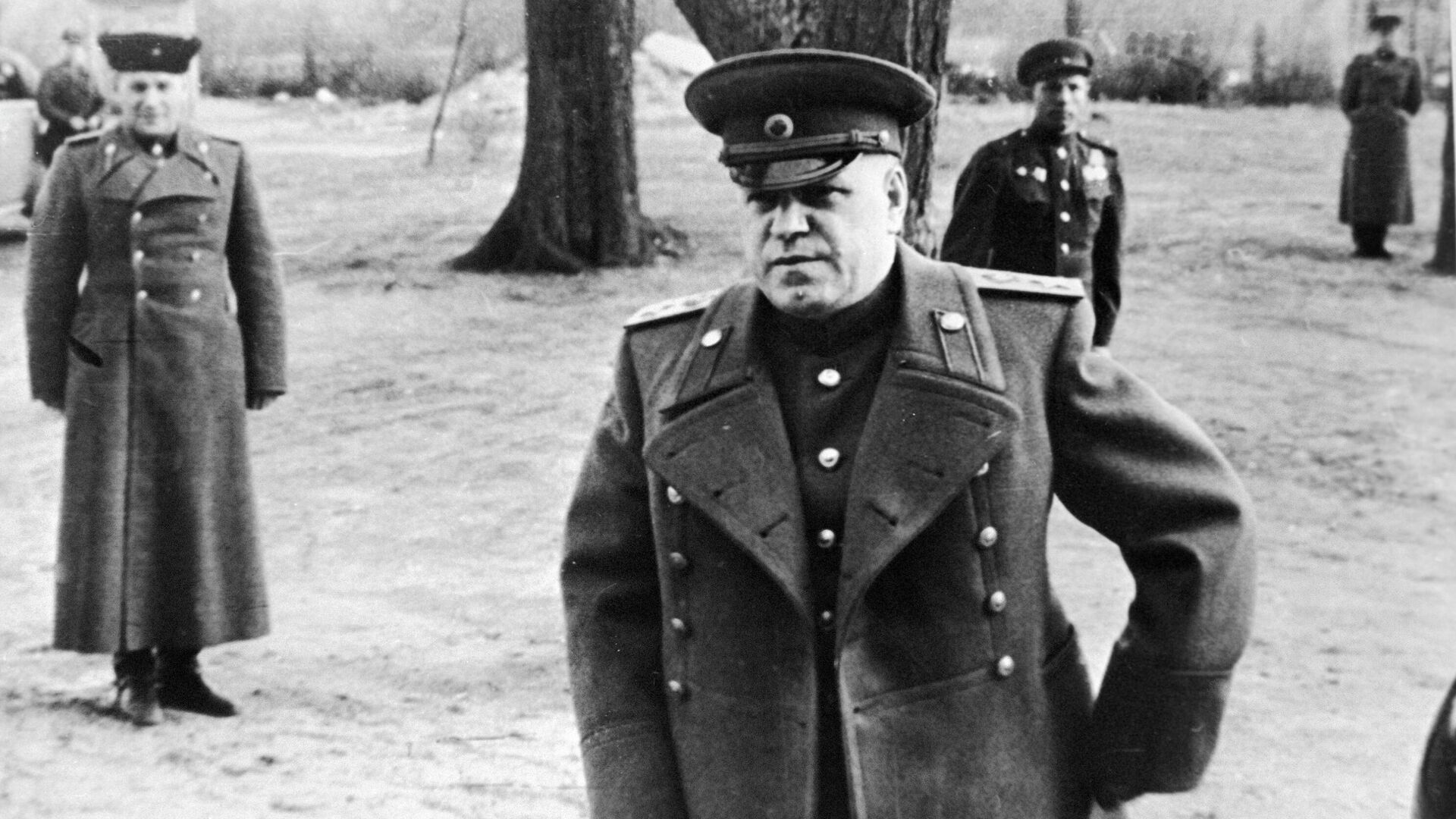 Maršal Georgij Žukov dan pred napad na Berlin u Drugom svetskom ratu - Sputnik Srbija, 1920, 26.12.2021