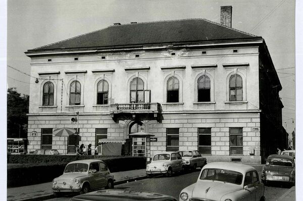 Српска круна кафана и хотел половином 20. века, данас зграда библиотеке Града Београда - Sputnik Србија