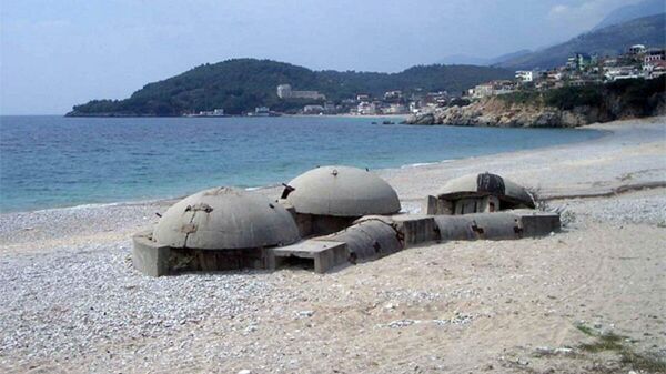 Bunker iz vremena Envera Hodže na obali Jadranskog mora u Albaniji - Sputnik Srbija