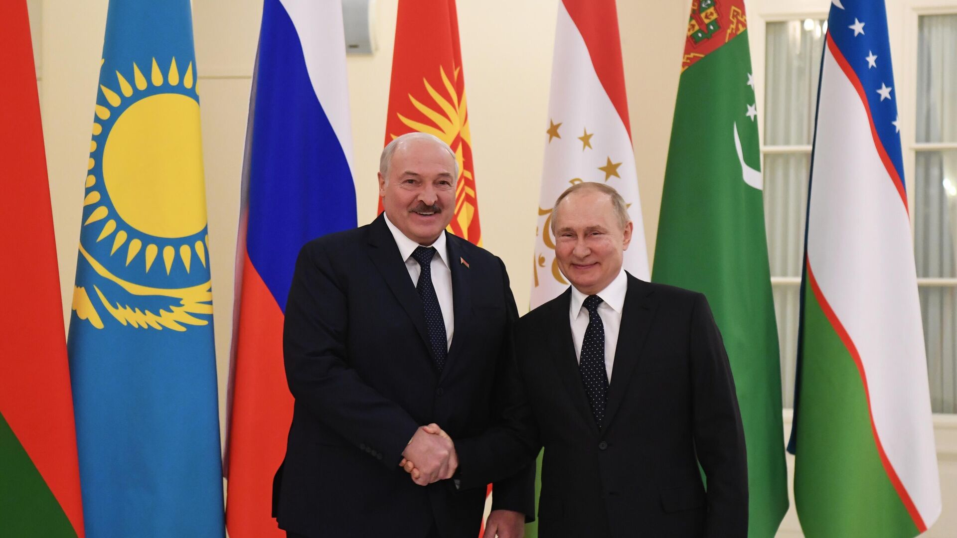 Председници Белорусије и Русије Александар Лукашенко и Владимир Путин - Sputnik Србија, 1920, 29.12.2021