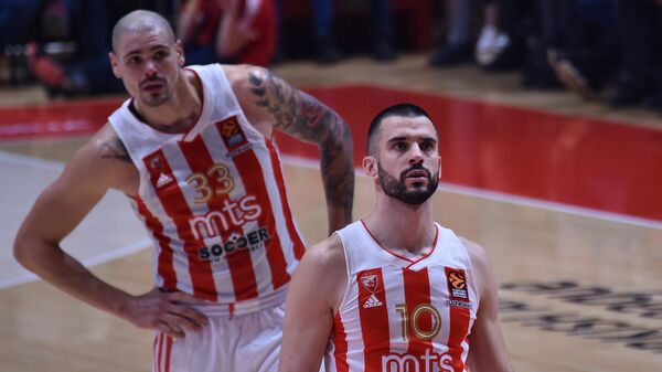 Košarkaši Crvene zvezde Majk Cirbes i Branko Lazić  - Sputnik Srbija