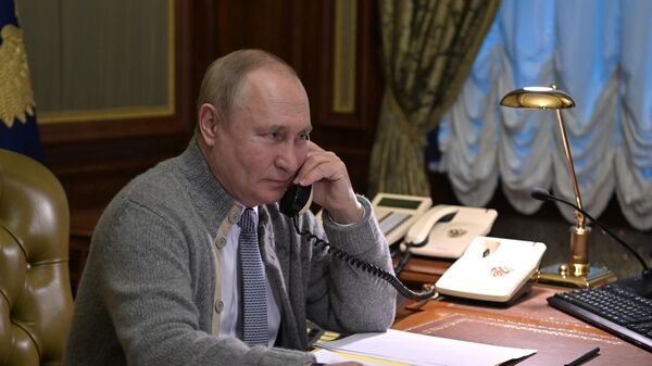 Ruski predsednik Vladimir Putin razgovarao telefonom sa učesnicima akcije „Jelka želja“ - Sputnik Srbija