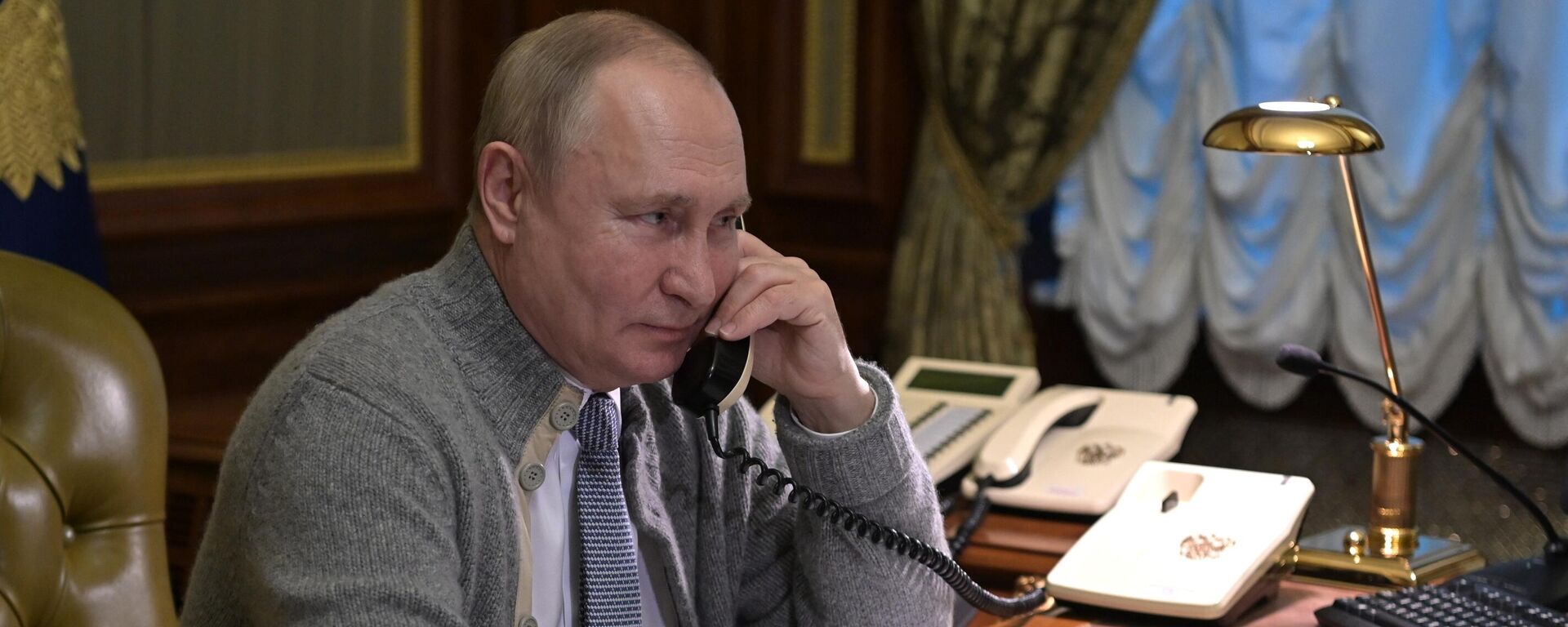 Руски председник Владимир Путин разговарао телефоном са учесницима акције „Јелка жеља“ - Sputnik Србија, 1920, 07.01.2022