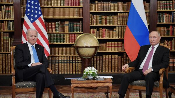 Predsednici SAD i Rusije, Džozef Bajden i Vladimir Putin, na sastanku u Ženevi - Sputnik Srbija