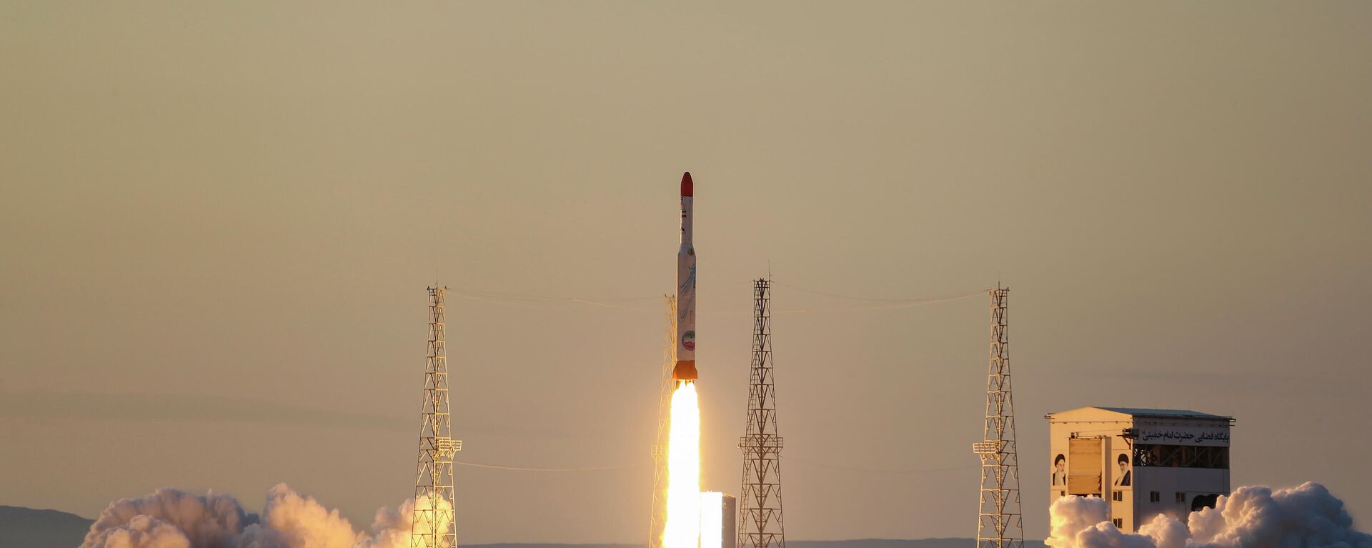 Iranska raketa Simurg poleće u orbitu noseći tri satelita - Sputnik Srbija, 1920, 02.11.2022