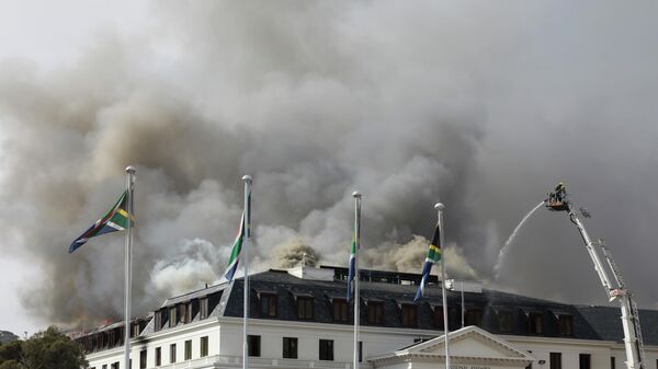 Пожар у згради парламента Јужноафричке Републике - Sputnik Србија