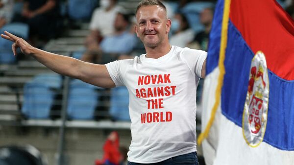 Navijač u Sidneju pruža podršku Novaku Đokoviću - Sputnik Srbija