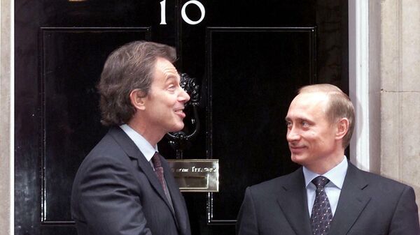 Архивска фотографија: Британски премијер Тони Блер и председник Русије Владимир Путин пре састанка у Лондону - Sputnik Србија