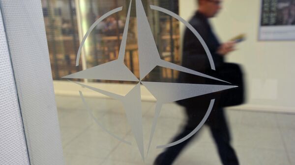 Logo NATO-a u zgradi sedišta Alijanse u Briselu - Sputnik Srbija