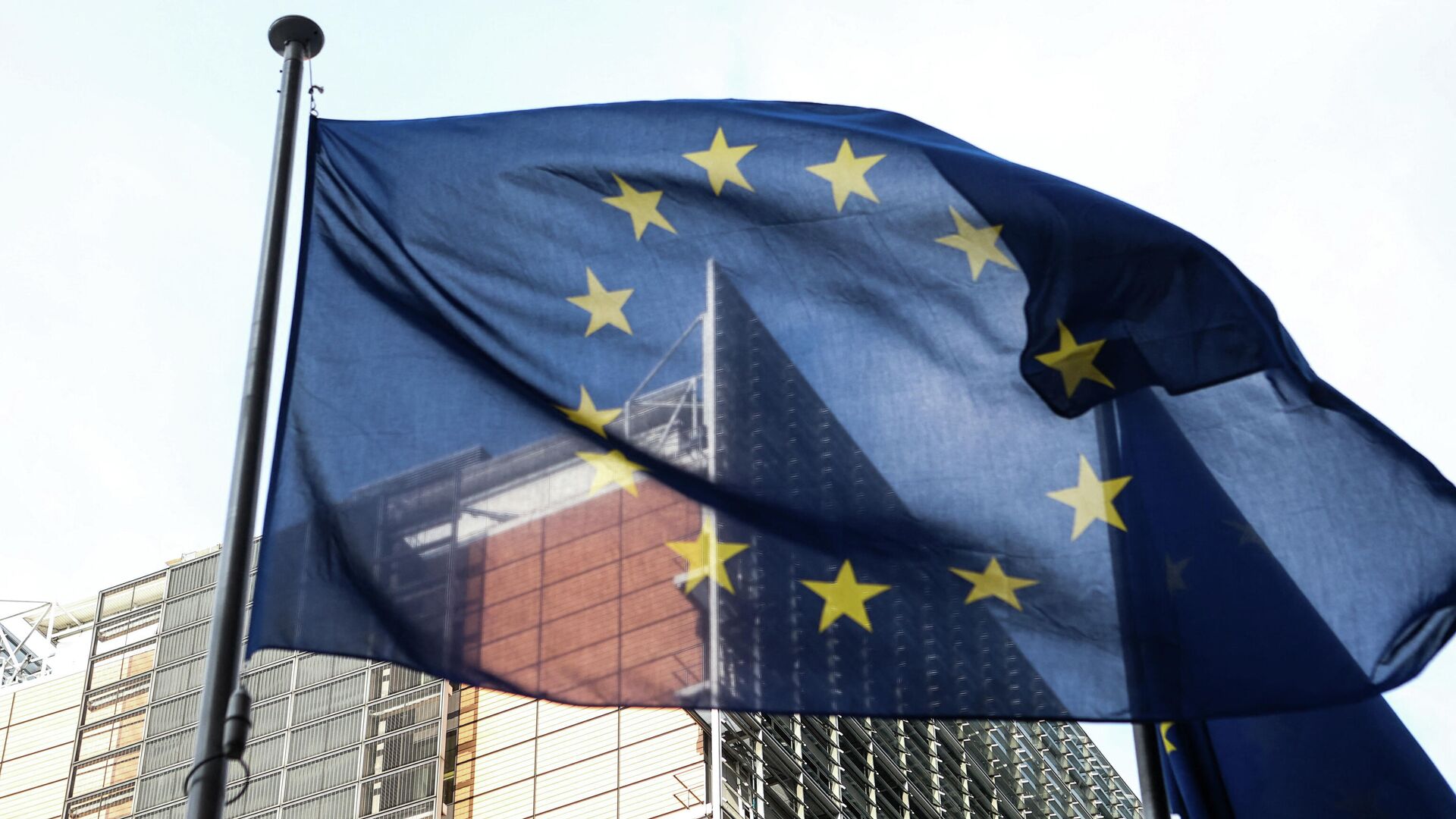 Zastava Evropske unije ispred sedišta Evropske komisije u Briselu - Sputnik Srbija, 1920, 13.01.2022