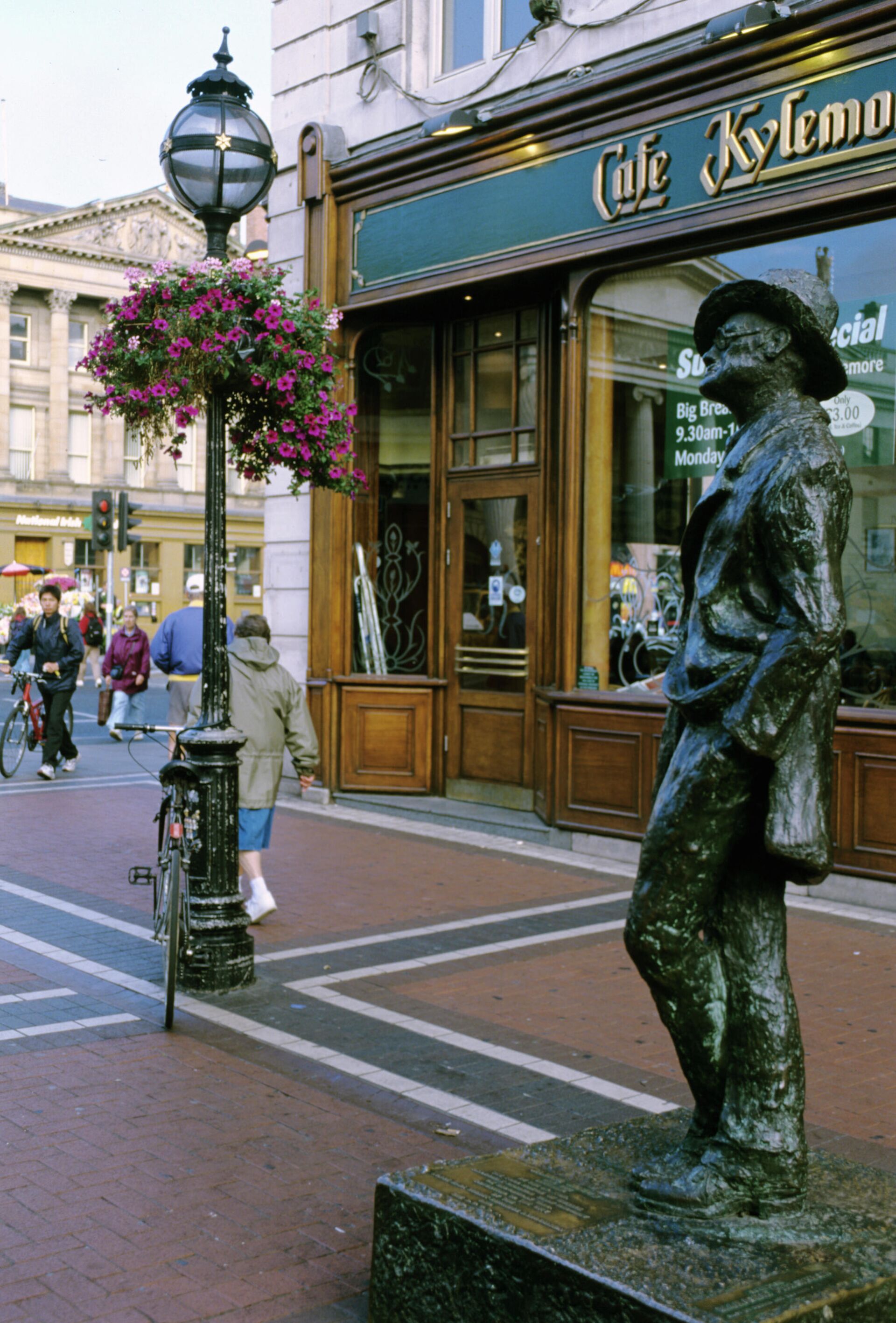 Споменик ирском писцу Џејмсу Џојсу у улици О'Конел у Даблину - Sputnik Србија, 1920, 23.01.2022