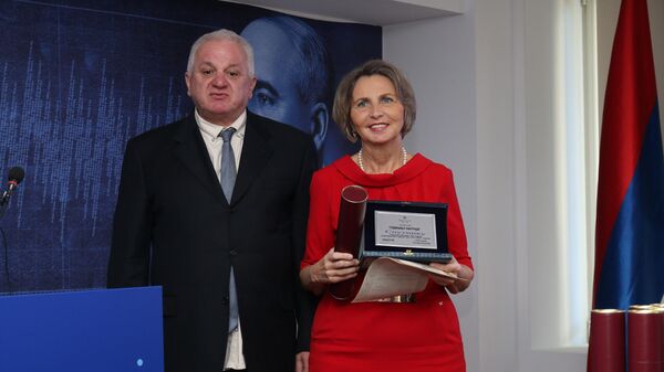 Godišnja nagrada Sputnjiku Udruženja novinara Crne Gore - Sputnik Srbija