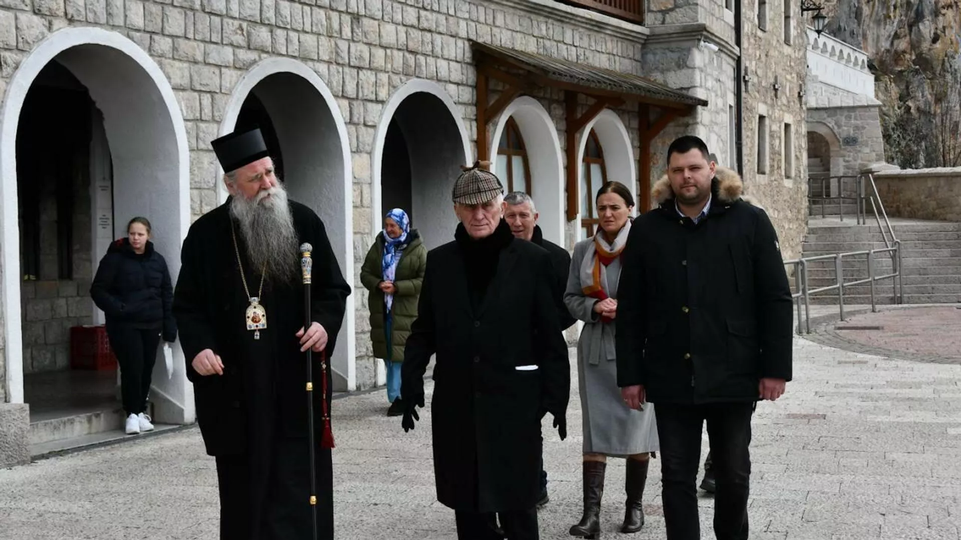 Matija Bećković i mitropolit Joanikije u manastiru Ostrog Matija Bećković i mitropolit Joanikije u manastiru Ostrog - Sputnik Srbija, 1920, 28.01.2022