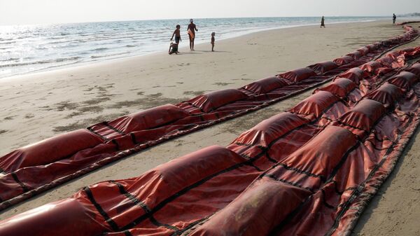 Санирање штете од изливања нафте у Индијски океан на тајландској обали - Sputnik Србија