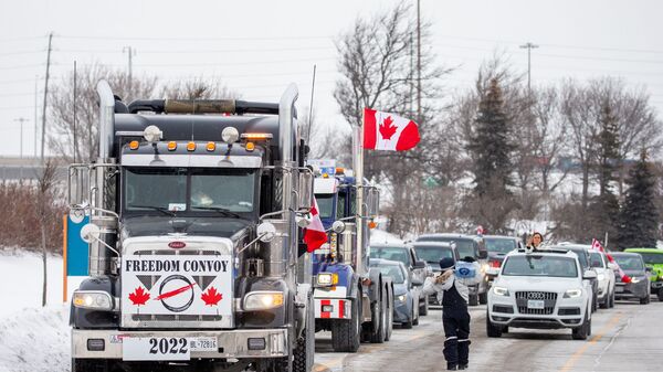 Kanadske kamiondžije, uz podršku građana, voze u koloni do Otave, protestujući protiv kovid mera - Sputnik Srbija