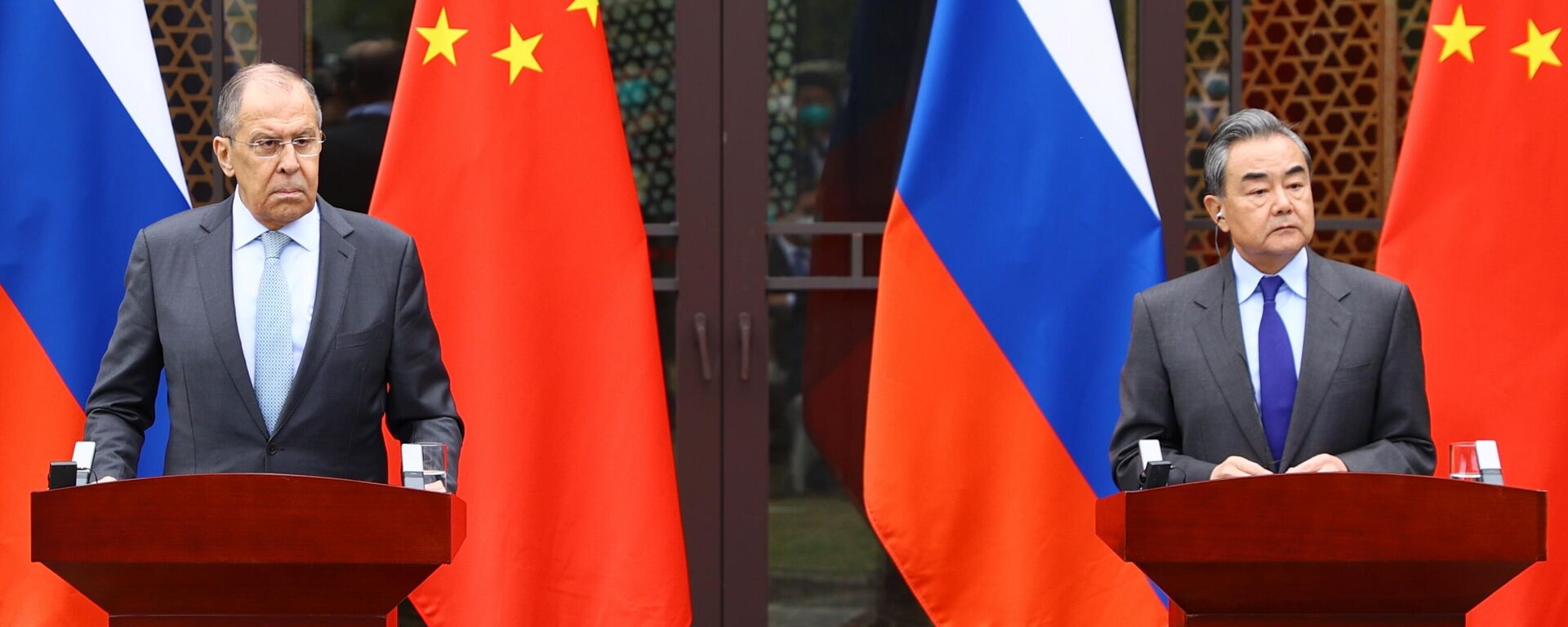 Ministar spoljnih poslova Rusije Sergej Lavrov i šef kineske diplomatije Van Ji - Sputnik Srbija, 1920, 30.03.2022