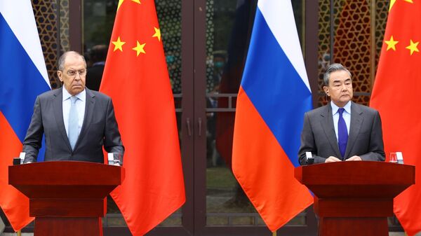 Ministar spoljnih poslova Rusije Sergej Lavrov i šef kineske diplomatije Van Ji - Sputnik Srbija