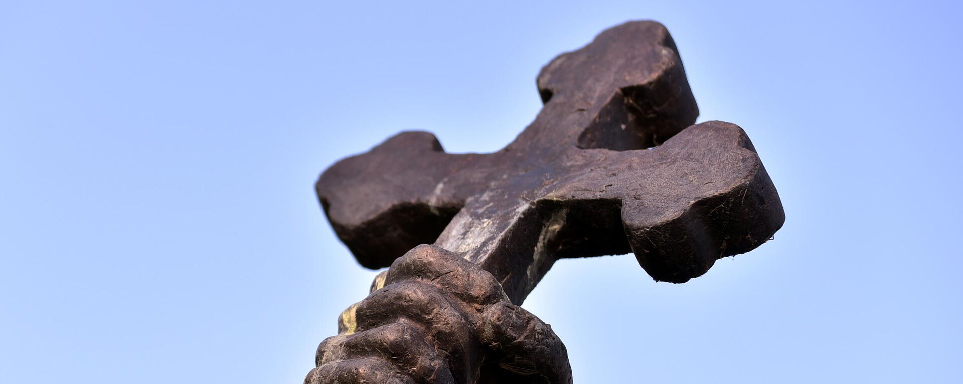 Крст у руци - Sputnik Србија, 1920, 21.07.2025