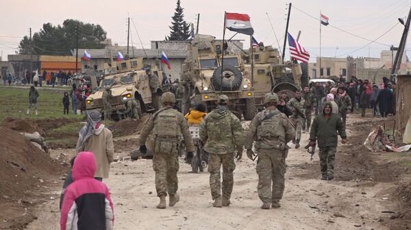 Амерички војни конвој у сиријском граду Ел Камишли  - Sputnik Србија