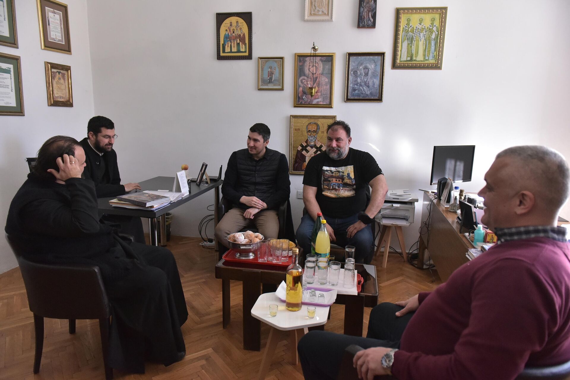 Спортисти у посети црквеној кухињи Верског добротворног старатељства - Sputnik Србија, 1920, 10.02.2022