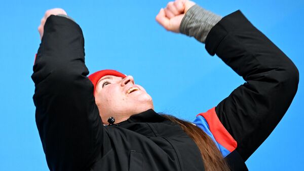 Tatjana Ivanova slavi bronzu na Zimskim olimpijskim igrama u Pekingu - Sputnik Srbija