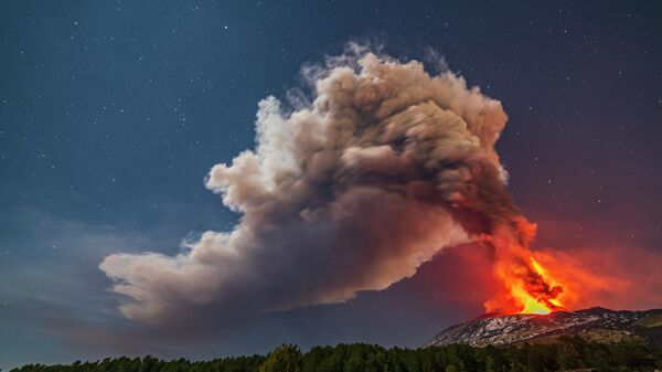 Ерупција вулкана Етна на Сицилији - Sputnik Србија
