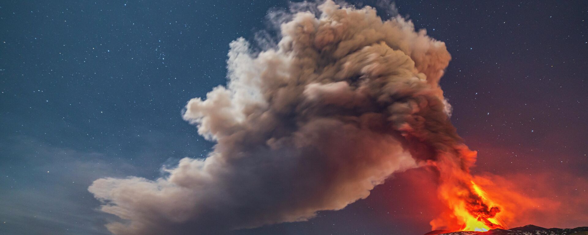 Ерупција вулкана Етна на Сицилији - Sputnik Србија, 1920, 28.11.2022