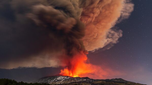 Ерупција вулкана Етна на Сицилији - Sputnik Србија