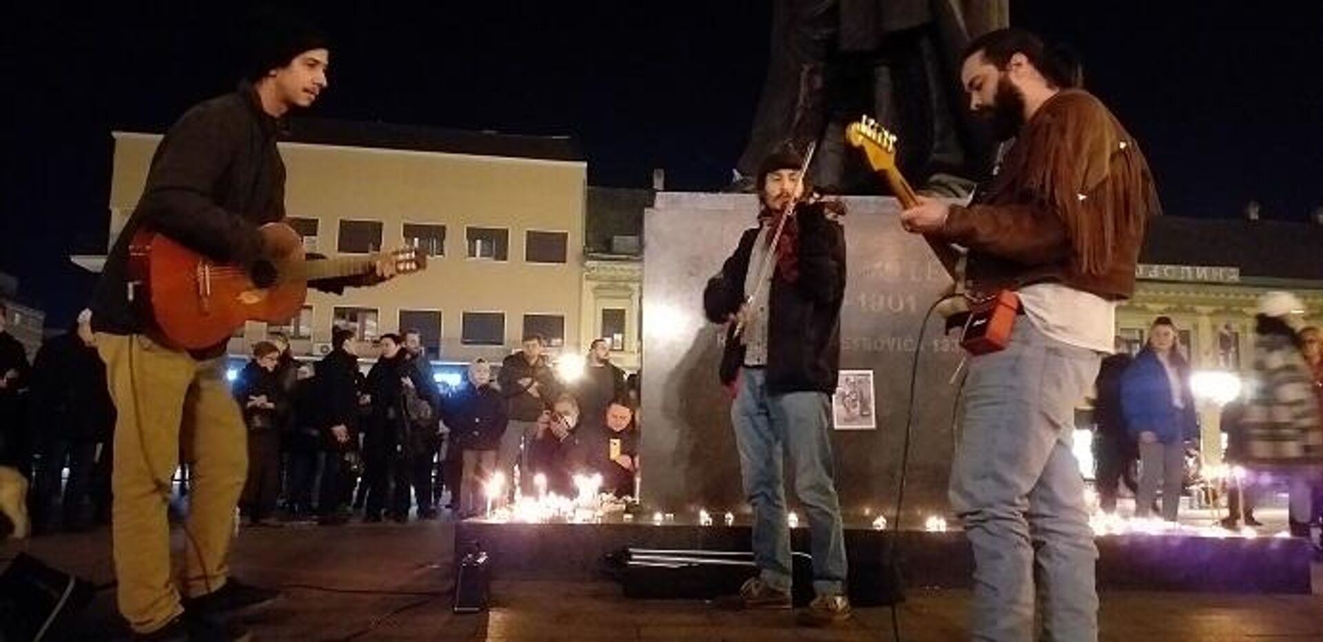 Novosadski muzičari svirali su omiljene Blekijeve pesme na centralnom gradskom trgu - Sputnik Srbija, 1920, 12.02.2022
