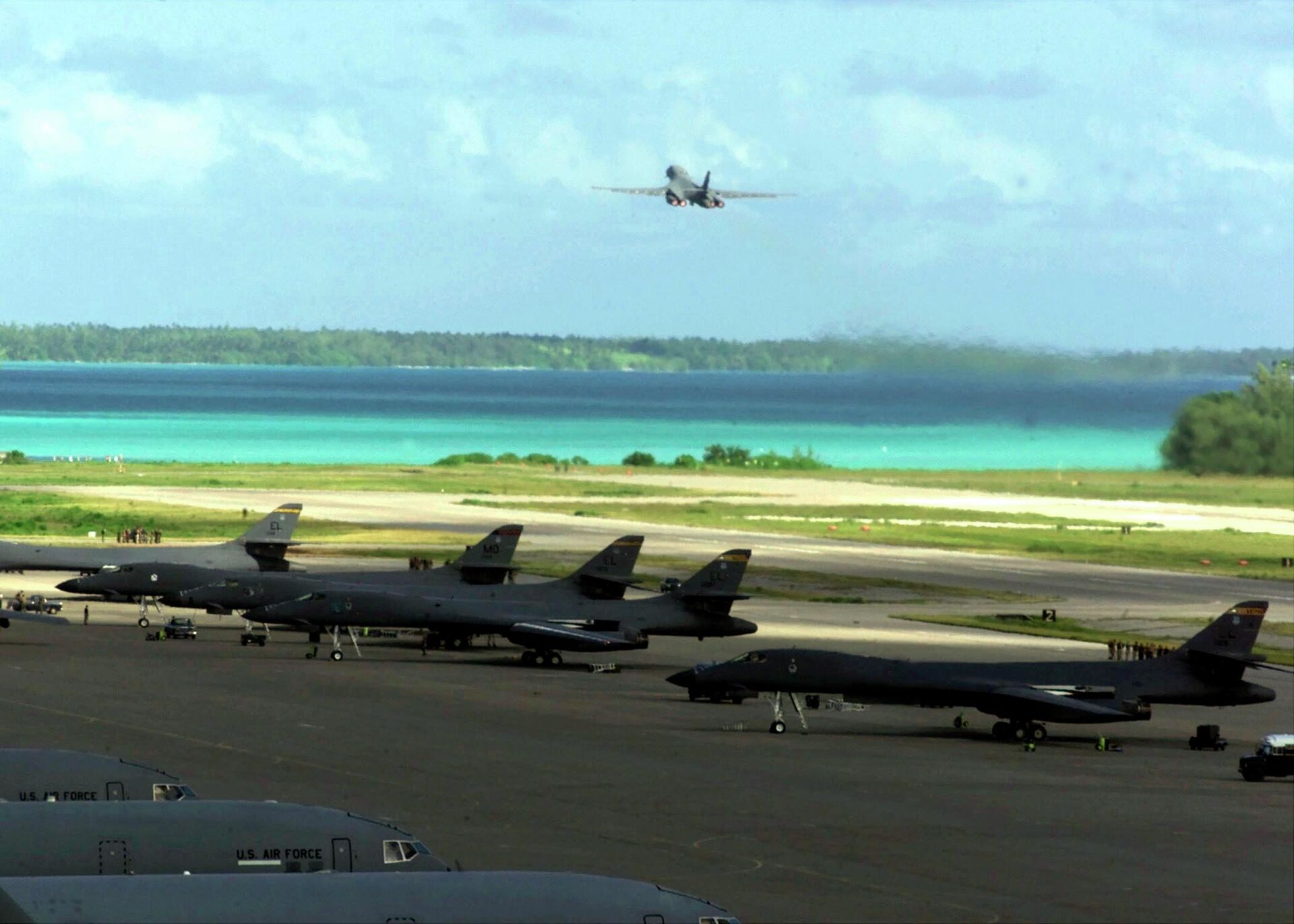 Америчка војна база на острву Дијего Гарсија Америчка војна база на острву Дијего Гарсија - Sputnik Србија, 1920, 14.12.2025