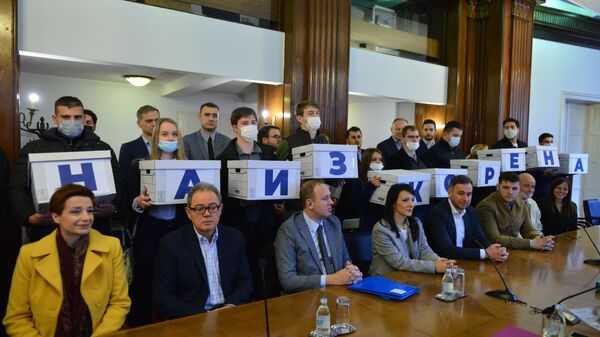 Koalicija Ujedinjeni za pobedu Srbije predala izbornu listu - Sputnik Srbija