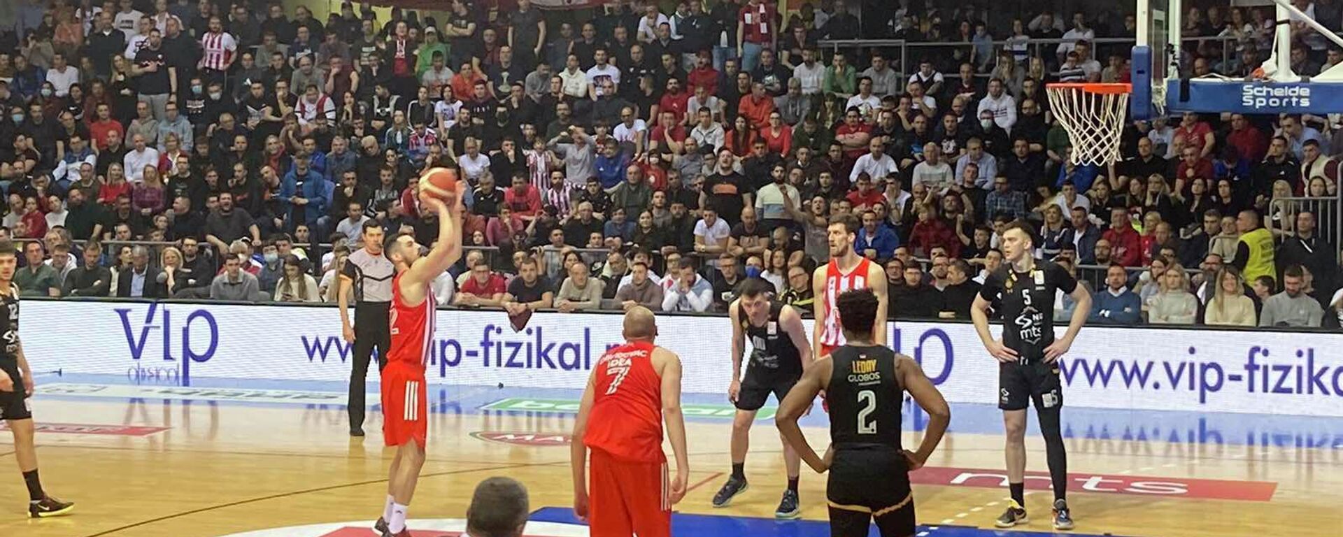 Кошаркаш Црвене звезде Никола Калинић против КК Партизан у финалу Купа - Sputnik Србија, 1920, 26.01.2026