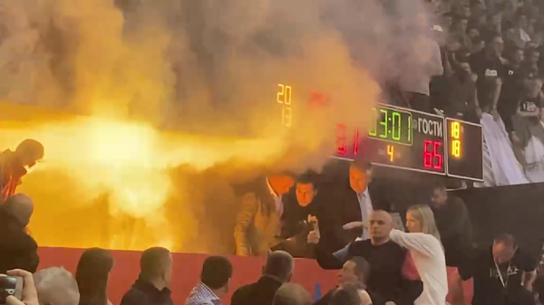 Zapaljena loža u kojoj je bio Ostoja Mijailović tokom finala Kupa Radivoja Koraća - Sputnik Srbija