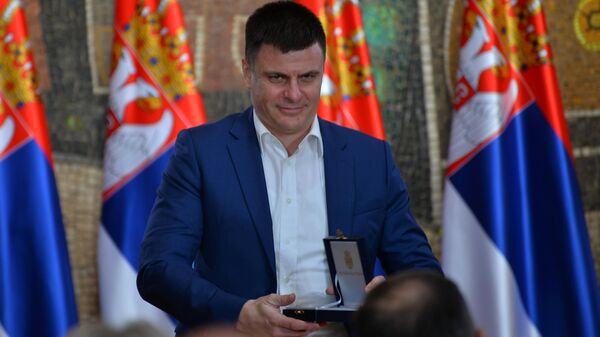 Zlatnom medaljom za zasluge odlikovan srpski pozorišni, televizijski i filmski glumac Vuk Kostić - Sputnik Srbija