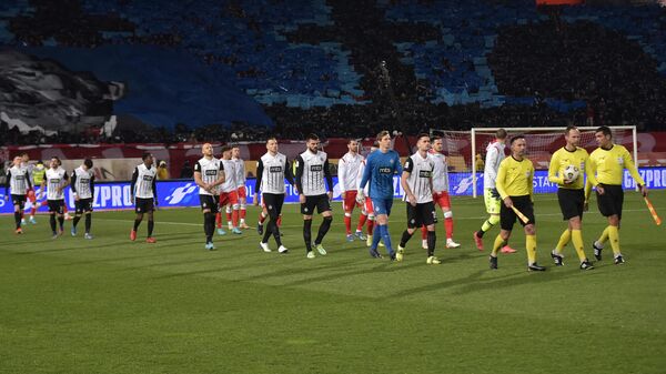 Фудбалери Црвене звезде и Партизана излазе на терен - Sputnik Србија