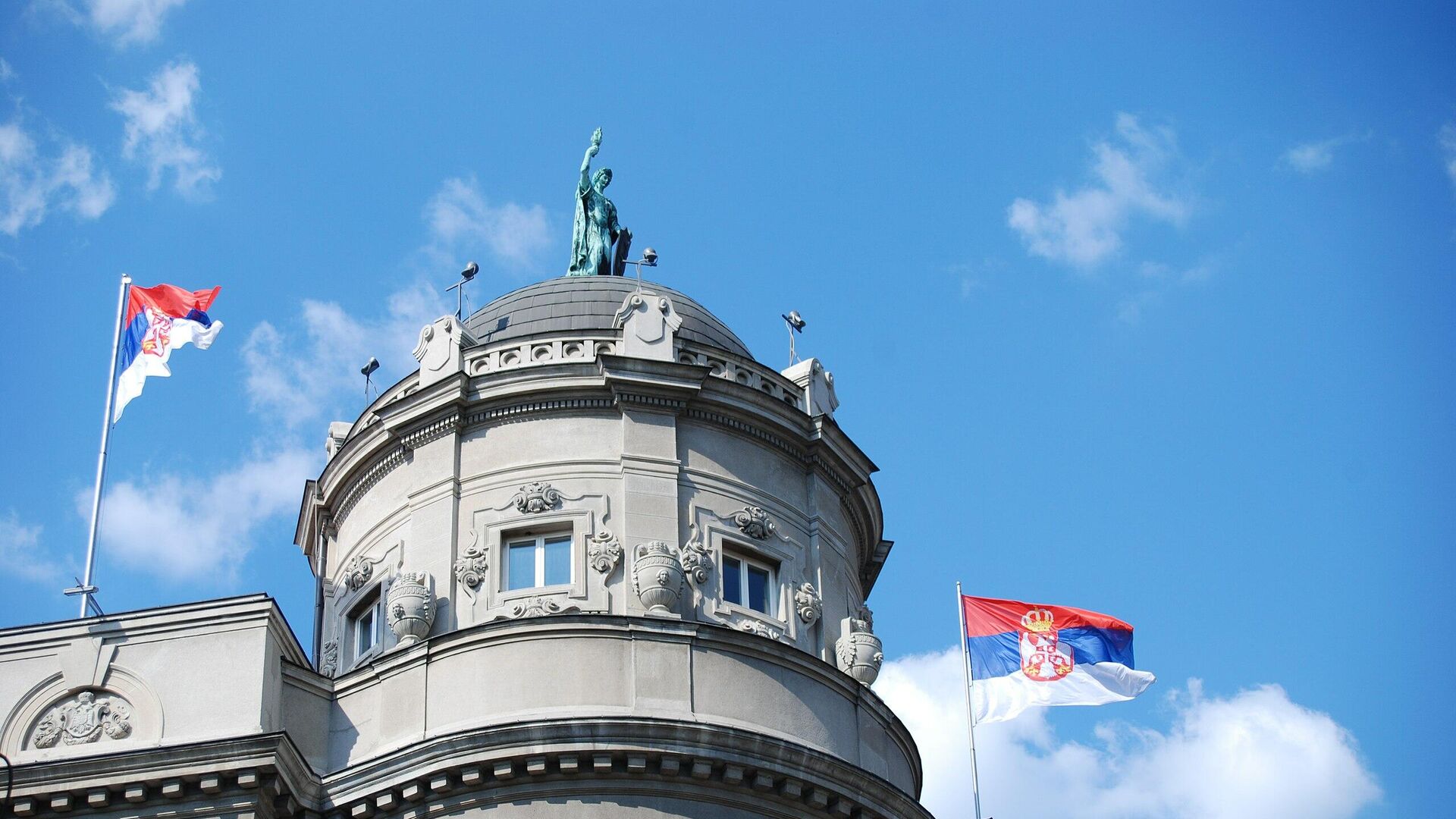 Kupola na zgradi Vlade Srbije sa bistom žene - Sputnik Srbija, 1920, 02.04.2022